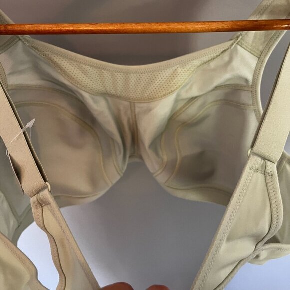 48C - WingsLove Sports Bra - Picture 5 of 9